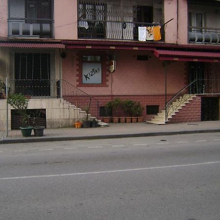 Guesthouse Melikishvili 57 Batoemi Buitenkant foto